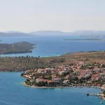 4 Bedroom Amazing In Grebaštica