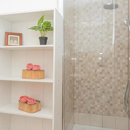 4 Bedroom Amazing In Casa vacanze *