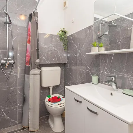 בית נופש Lovely Home In Grebastica With Wifi *