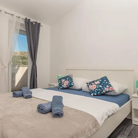 Lovely Home In Grebastica With Wifi בית נופש *