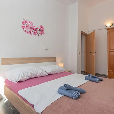 4 Bedroom Amazing In * Grebaštica