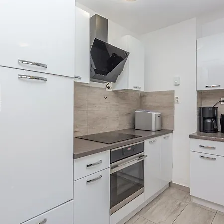 בית נופש Lovely Home In Grebastica With Wifi