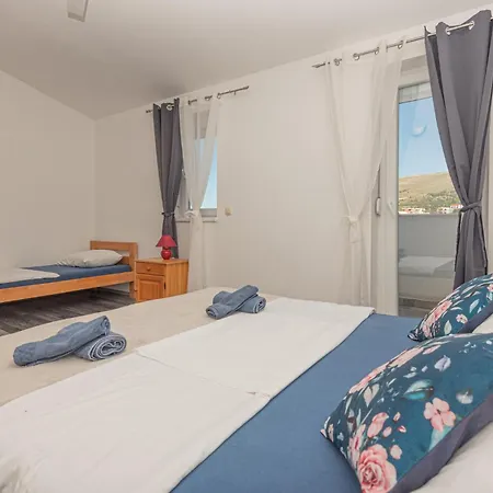 Lovely Home In Grebastica With Wifi בית נופש