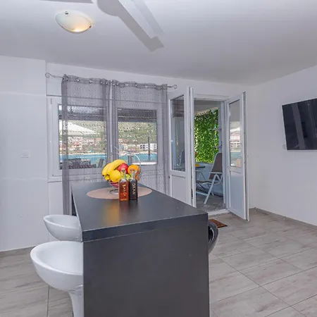 Pet Friendly In With Jacuzzi Holiday home *