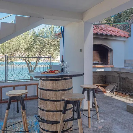 Lovely Home In Grebastica With Wifi בית נופש *