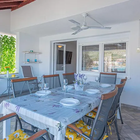 Lovely Home In Grebastica With Wifi בית נופש *