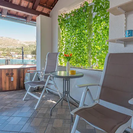 Lovely Home In Grebastica With Wifi בית נופש *