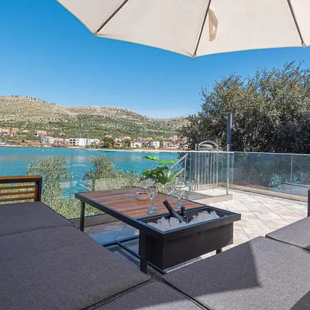בית נופש Lovely Home In Grebastica With Wifi