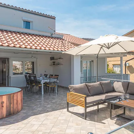 Pet Friendly In With Jacuzzi