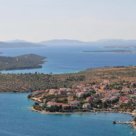 4 Bedroom Amazing In Grebaštica