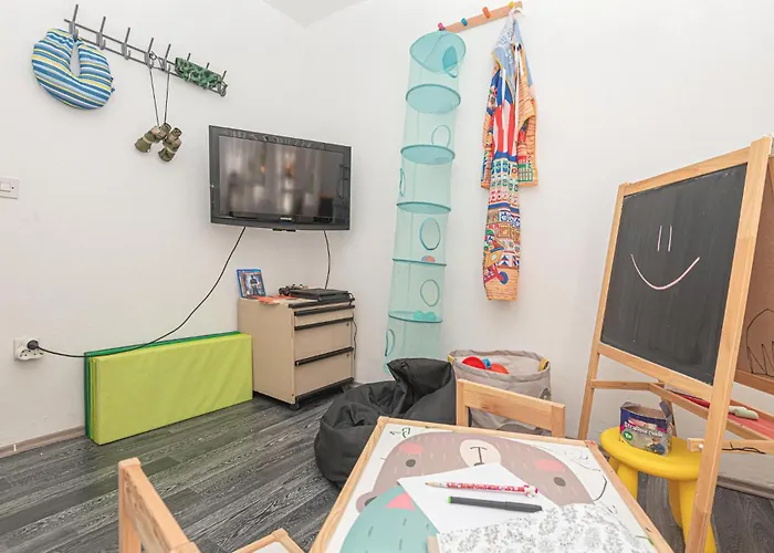 4 Bedroom Amazing In *