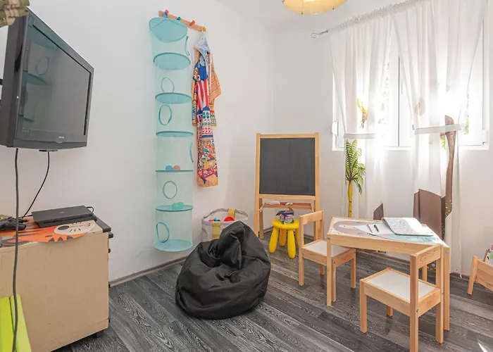 4 Bedroom Amazing In * Grebaštica