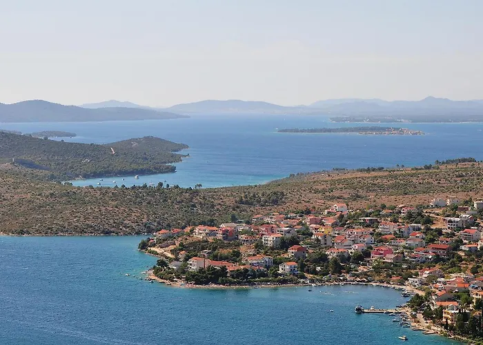 4 Bedroom Amazing In Grebaštica