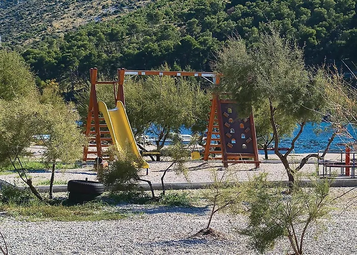 4 Bedroom Amazing In 펜션 Grebaštica